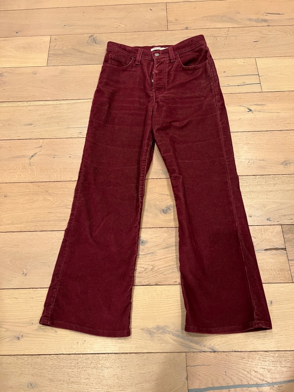 Levi's Corduroy ribcage crop boot  Jeans in Deep Wine, 28